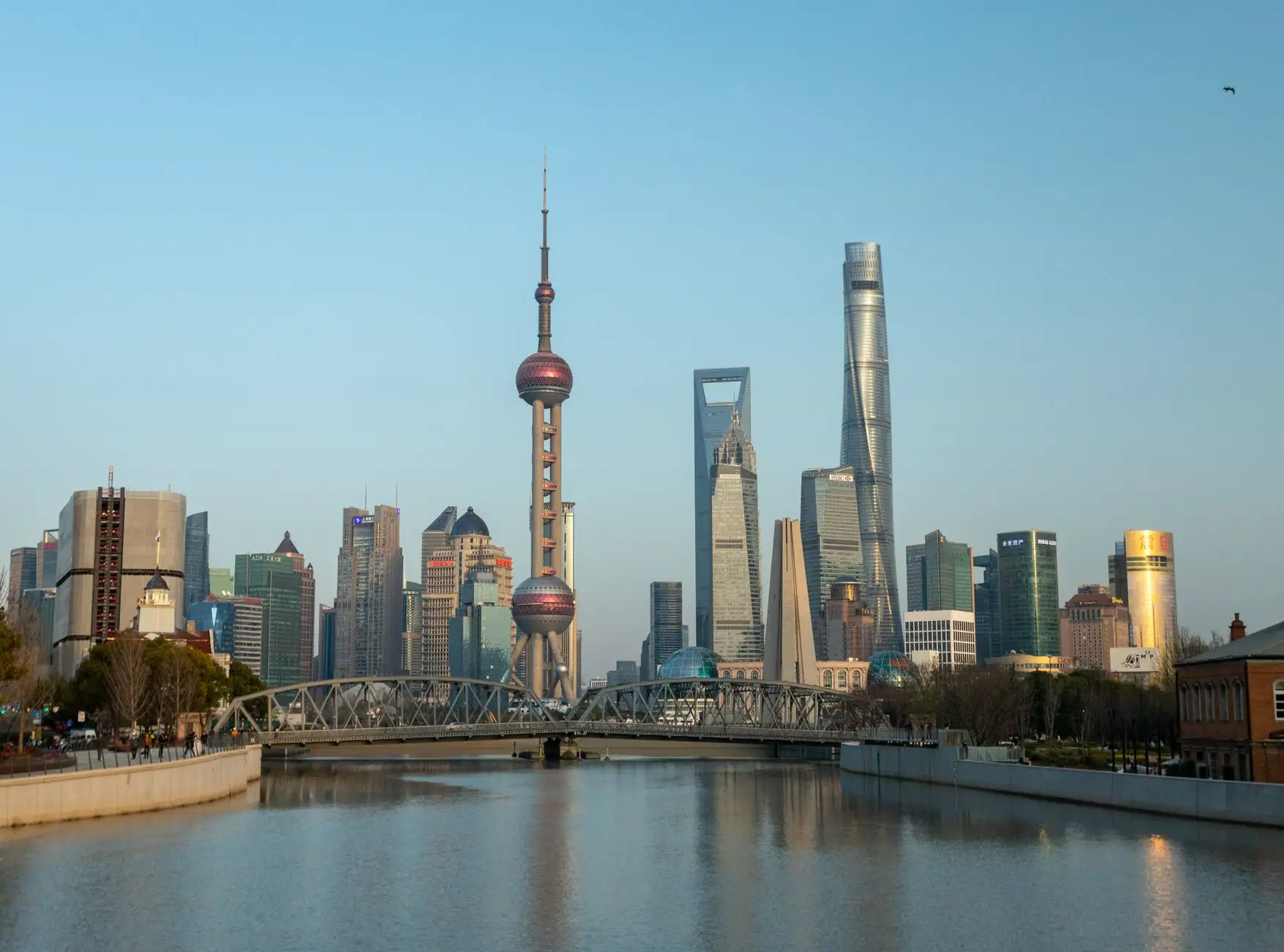家庭及企业消毒液选购指南：如何匹配安云途清洁耗材