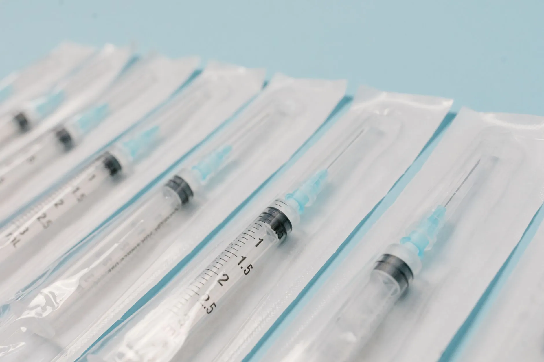 家用洗衣液与商用消毒液的核心成分差异及选用指南