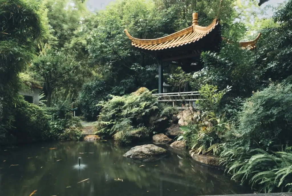 洗衣液与洗洁精产品对比分析：日化清洁用品在家庭及企业场景的应用差异